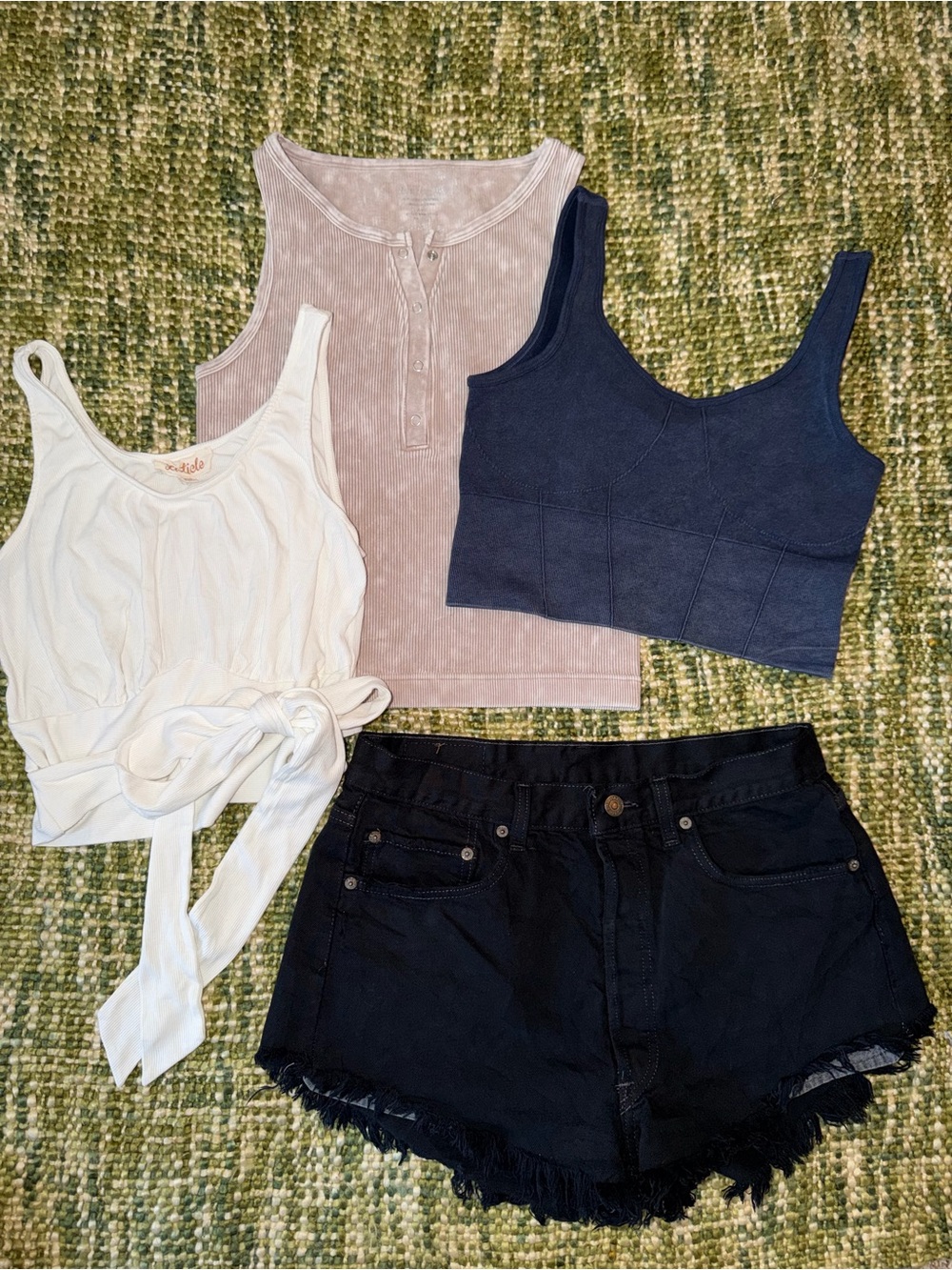 New women's summer outfit, size M: 3 tops  and 1 pair of shorts.